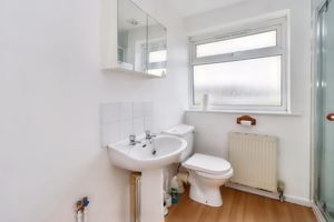 Shower room- click for photo gallery